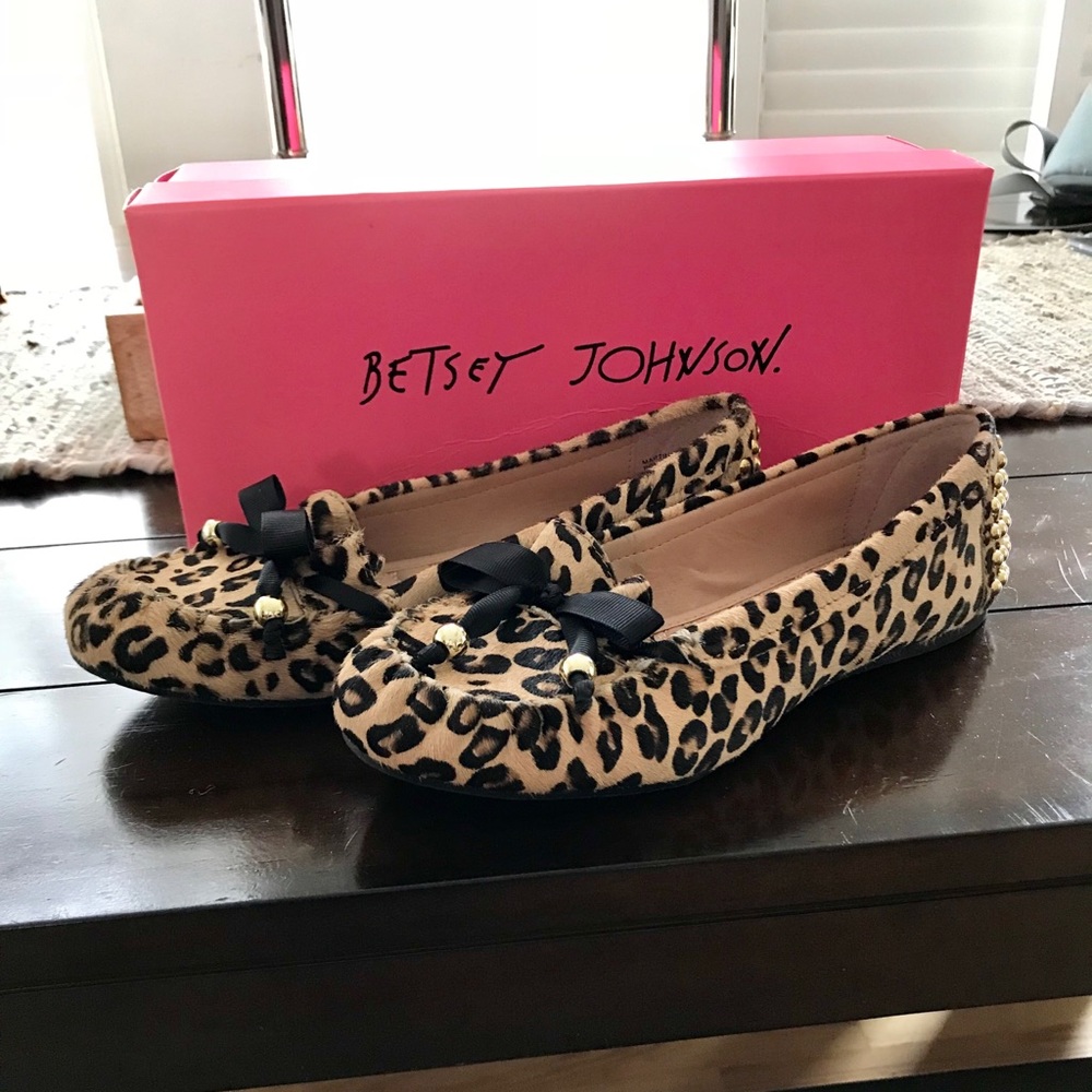 NWT Leopard Flats